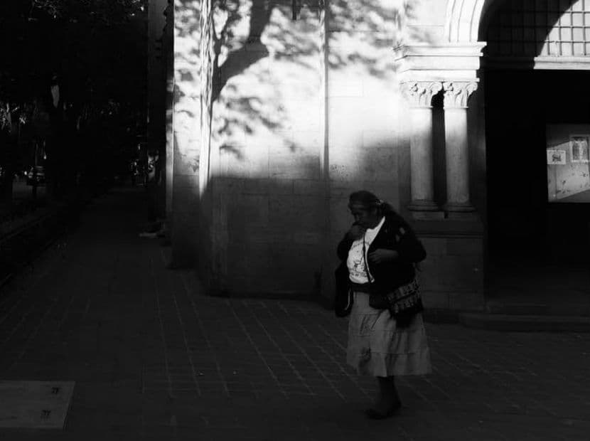 Realizar la señal de la cruz es una tradición popular europea cuando una persona se siente amenazada
