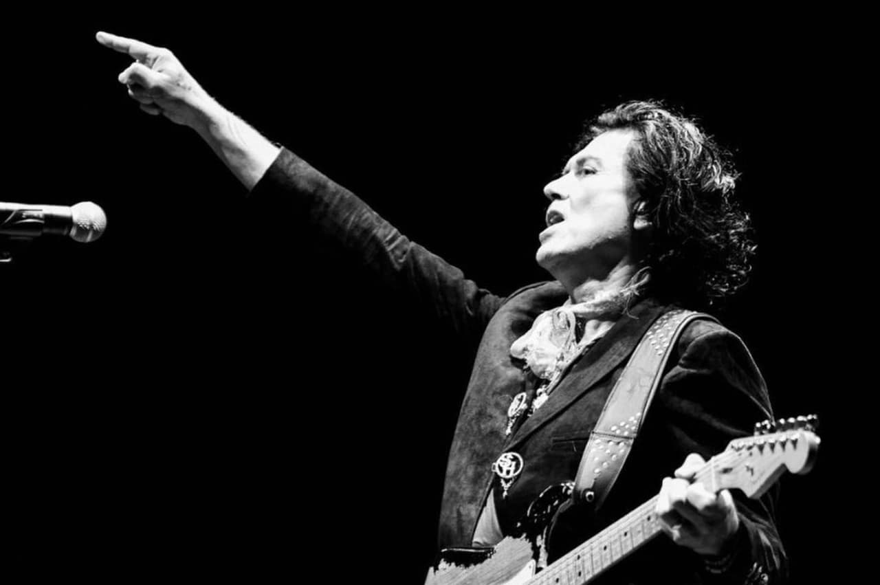 Vocalista de Caifanes despide a ser querido con sentido mensaje e impacta a fans