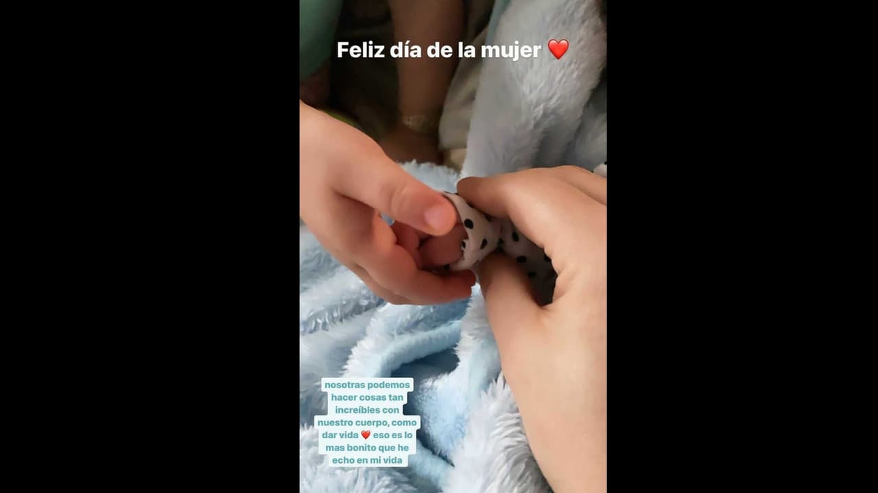 Kimberly Loaiza posó junto a su hija Kima y su pequeño Juanito
