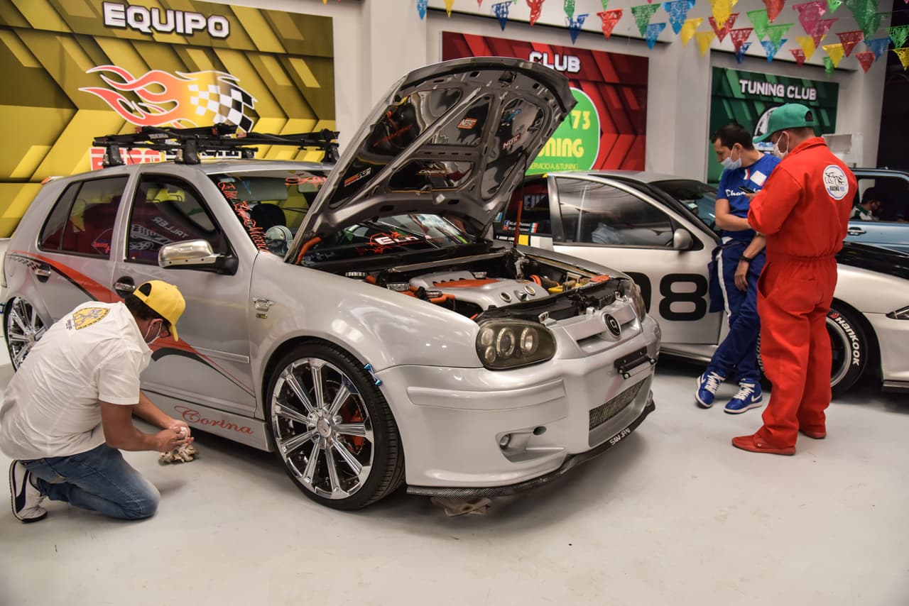 Los concursantes se preparan para dejar a la perfección sus vehículos y ganar la competencia.