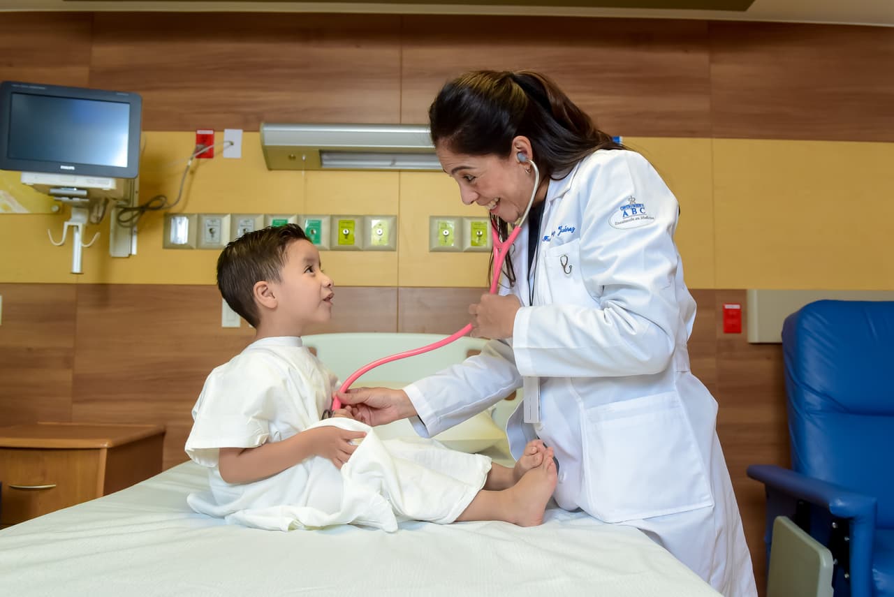 ¿Cómo ayuda la organización Kardia a niñas y niños mexicanos con problemas del corazón?