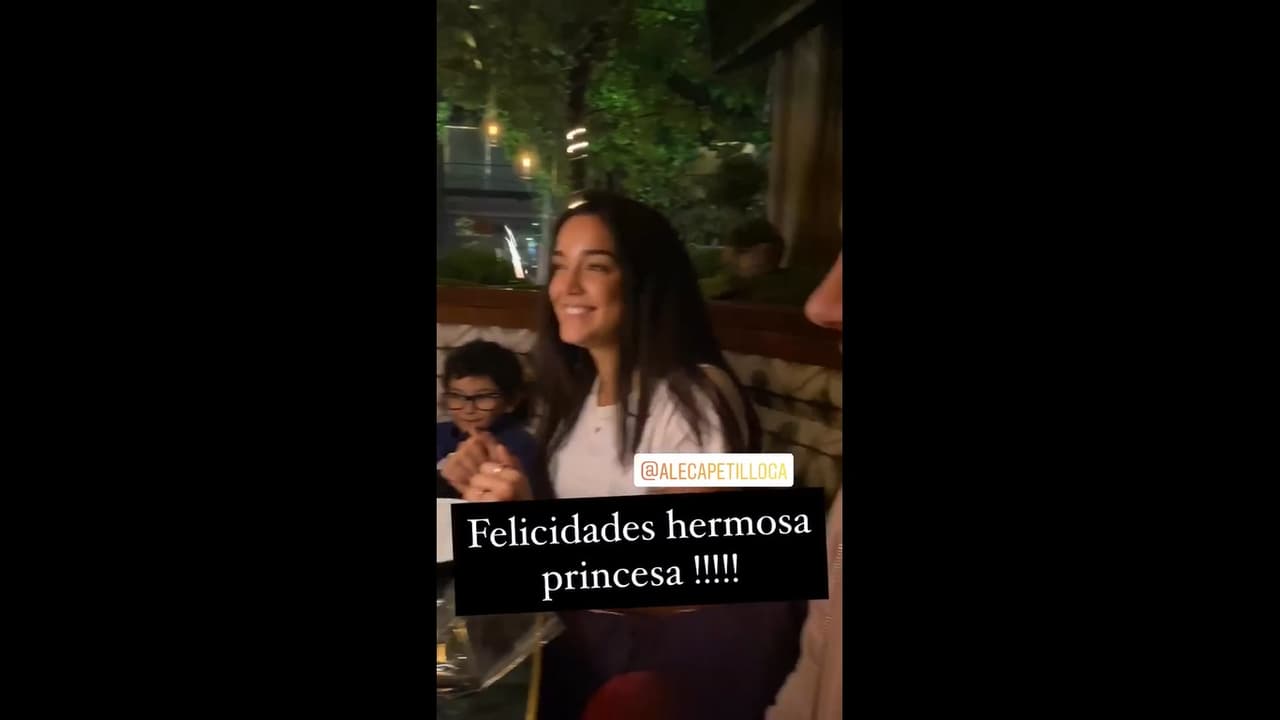 Con un pequeño pastel y una explosiva vela, la joven se mostró feliz porque sus cuatro hermanos, sus papás y su gran amigo Pablo celebraron con ella su cumpleaños.