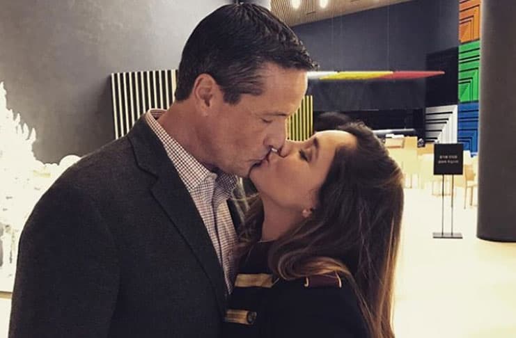 La relación parecía ir muy en serio, incluso Sherlyn recibió anillo de compromiso, pero las cosas tampoco salieron bien, y finalmente, en marzo de 2018, la actriz y el comunicador terminaron.