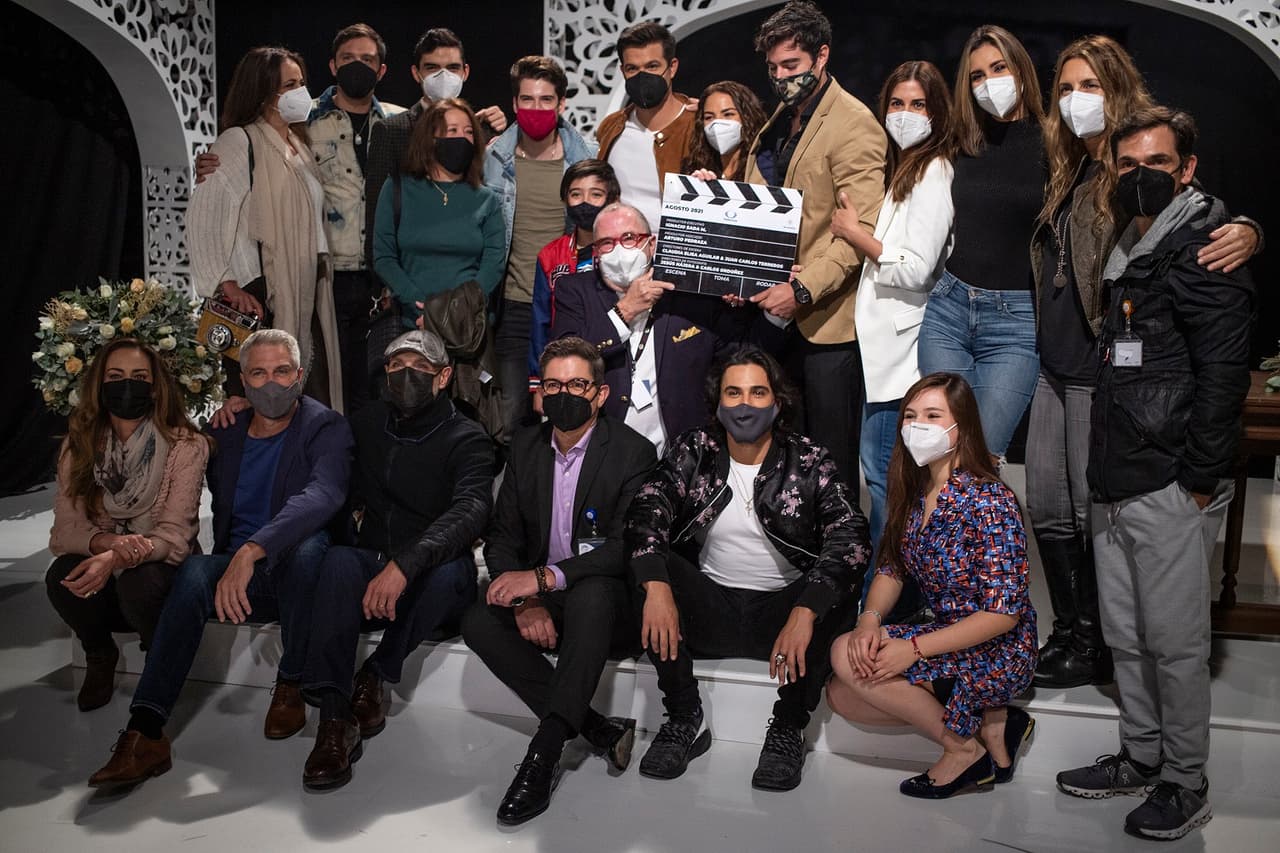De esta forma es como la telenovela, protagonizada por Alejandra Robles Gil, Brandon Peniche y Danilo Carrera, recibió la bendición con una pequeña ceremonia religiosa, esperando un gran éxito para su fecha tentativa de estreno en octubre de este año en el horario de las 4:30 de la tarde.