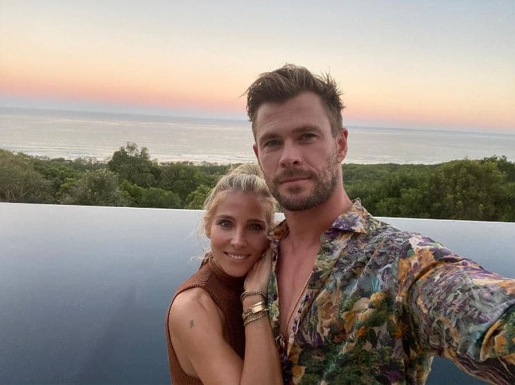 Elsa, de 45 años, y Chris, de 38, son padres de tres hijos: su primogénita India Rose, nacida en 2012 y sus mellizos Tristan y Sasha, quienes nacieron en 2014.