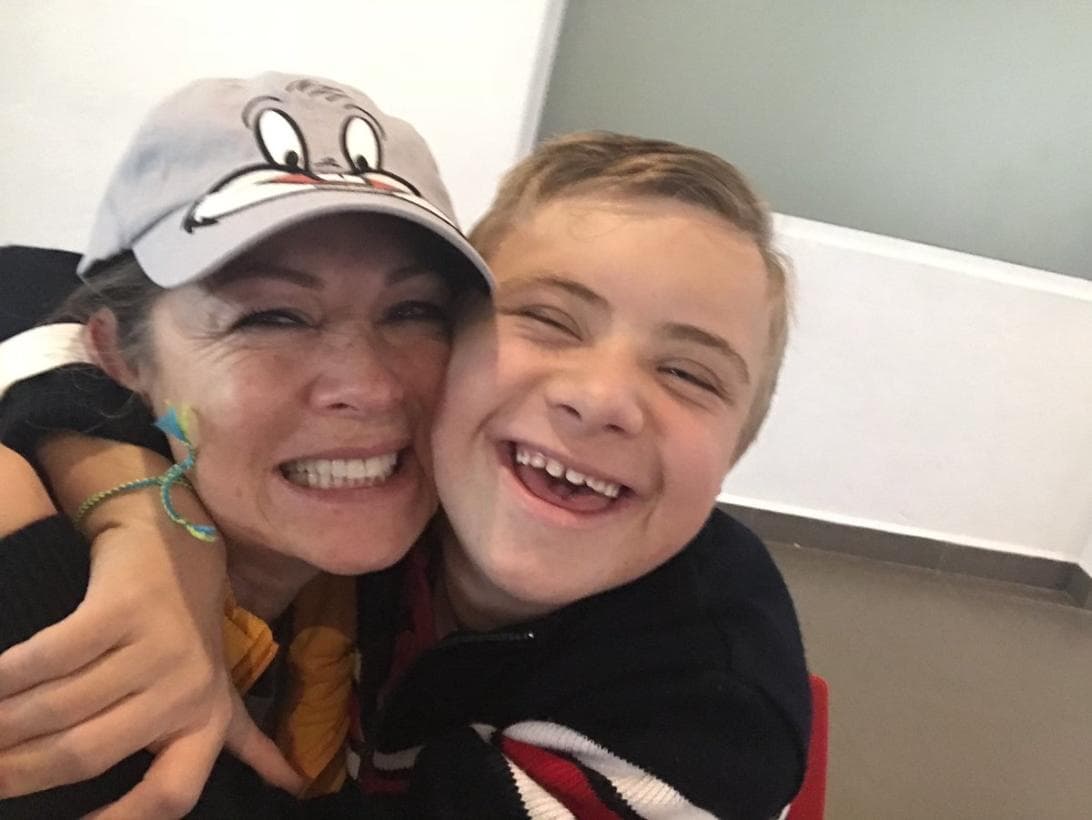 Leticia Calderón presume el cambio de look que le hizo a su hijo Luciano: “Haciendo locuras”