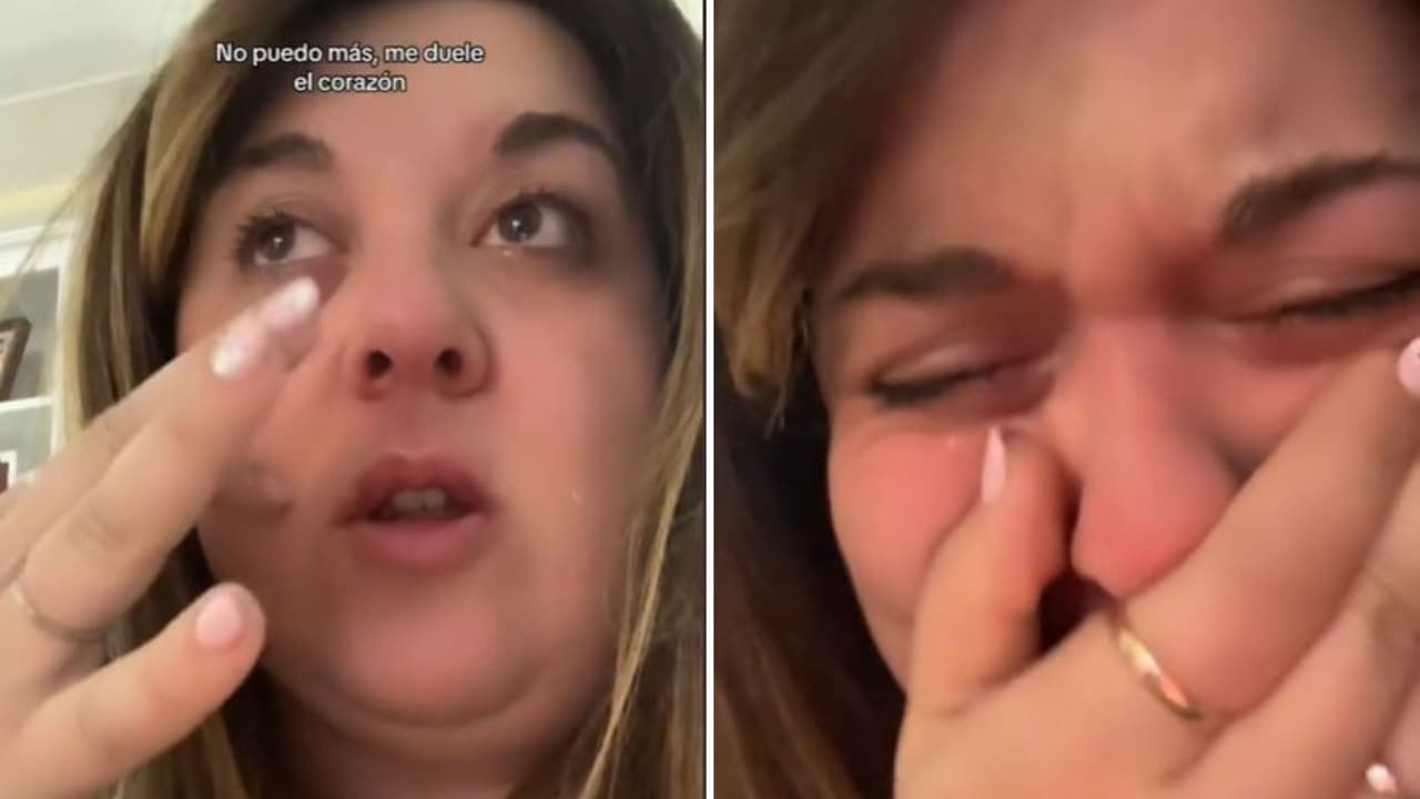 Mujer llora con las ofrendas mexicanas para perritos.