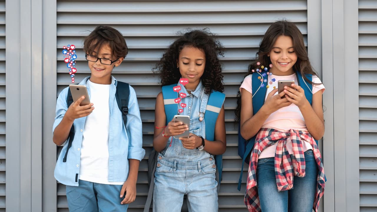 ¿Los menores de edad deben tener redes sociales? Esto dice la ley