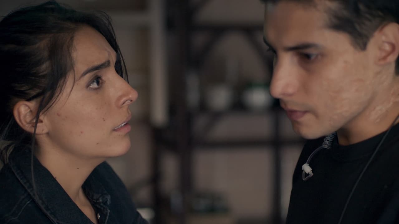 Sorprendido, Manu se reencuentra con Bere, quien llama a Andrea para que escuche cómo le dedica palabras de amor a su novio. El héroe urbano le confiesa a Doña Cata que no quiere lastimar el corazón de ninguna de las dos.