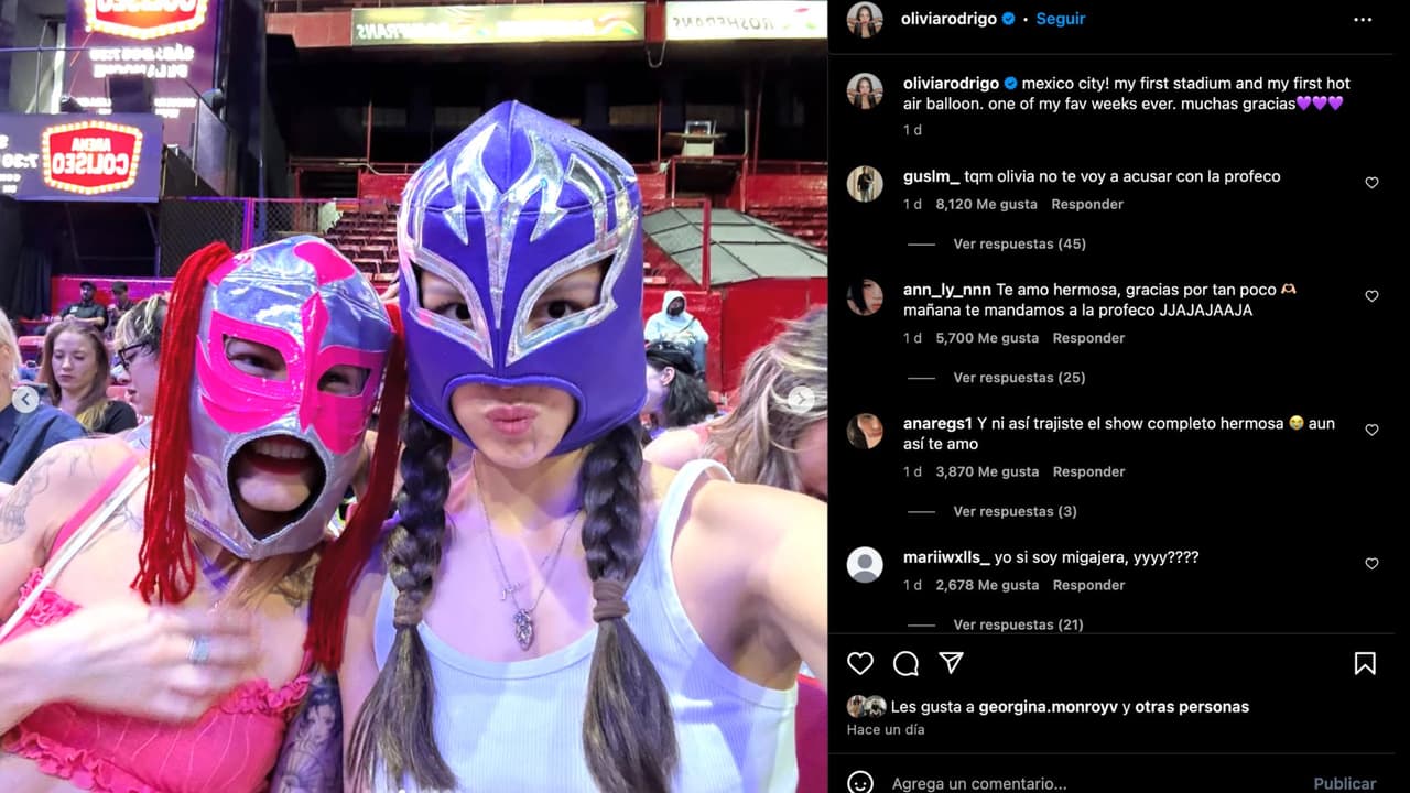 La joven cantante asistió a un espectáculo de Lucha Libre en la CDMX.