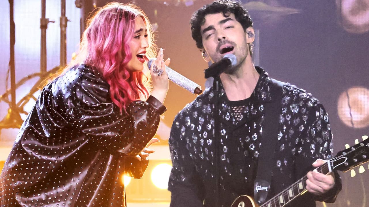 Ela Taubert y Joe Jonas cantan a dúo '¿Cómo Pasó?' en su primera noche en Latin GRAMMY