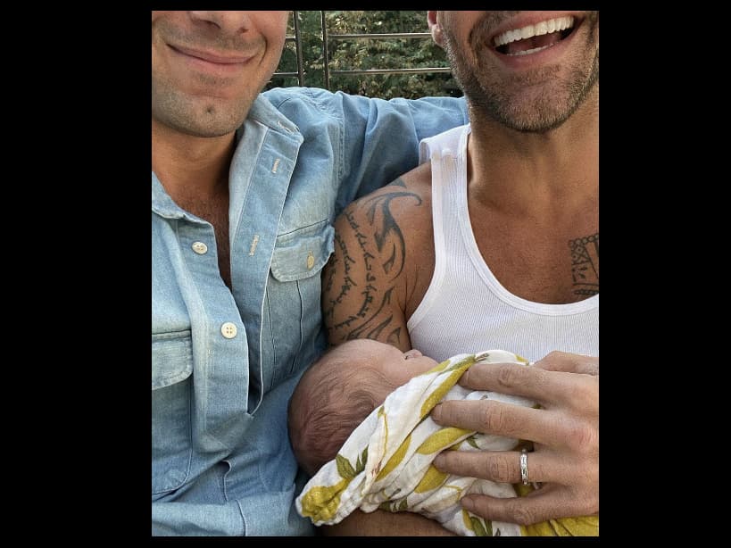 El pasado 29 de octubre, Ricky Martin sorprendió a sus 13.3 millones de seguidores de Instagram con la noticia del nacimiento de su cuarto hijo, Renn Martin-Yosef.