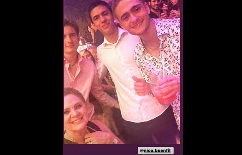 Erika Buenfil salió de antro con su hijo Nicolás.