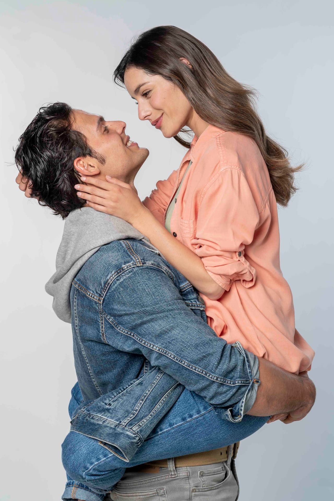 Emmanuel Palomares y Oka Giner se casan en ‘Perdona Nuestros Pecados’; arrasan con el rating