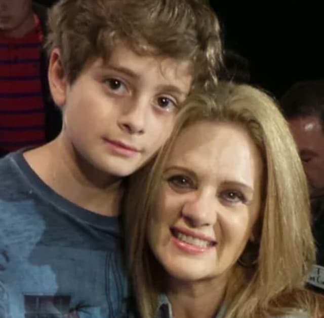 En la misma entrevista la actriz reveló que su expareja al enterarse de su embarazo se alejó de la relación, por lo que Buenfil decidió continuar con el embarazo aun sin su presencia.
