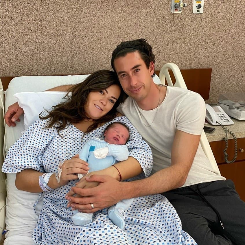 Mariana Echeverría y Óscar Jimenez se convirtieron en papás con la llegada de Lucca.