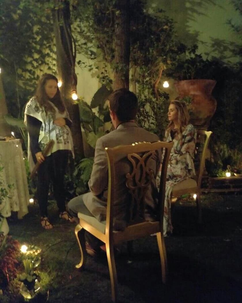 Un día después, la estrella de telenovelas publicó las imágenes del ritual chamánico con el que se unió a Rodrigo. La ceremonia fue dirigida por Paola Belendez, quien también dio algunos detalles. “Sostener el amor es un trabajo diario que requiere que a cada paso nuestro ego se haga a un lado y que el corazón nos una más y más con cada respiración… felicidades @ingridmartz @rodrigo_luque por este nuevo comienzo. Van a ser muy, muy pero muy felices”, añadió.