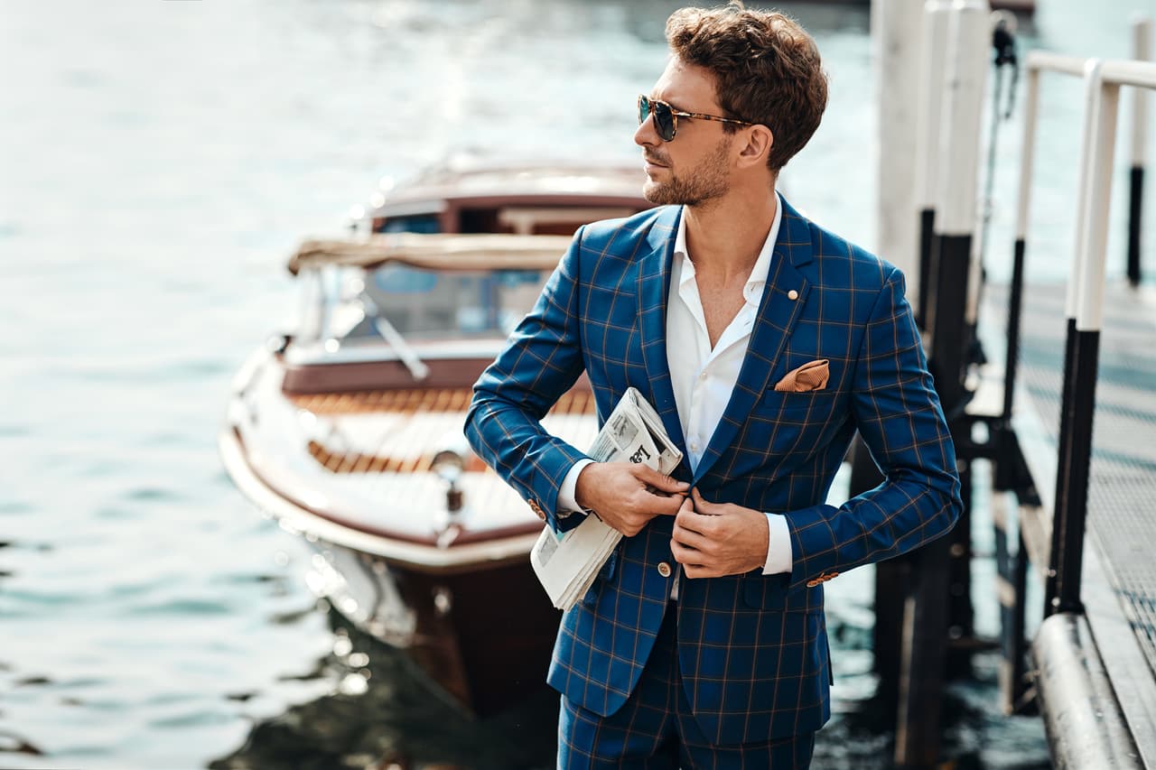 Cinco elementos del outfit de un hombre que atraen a las mujeres