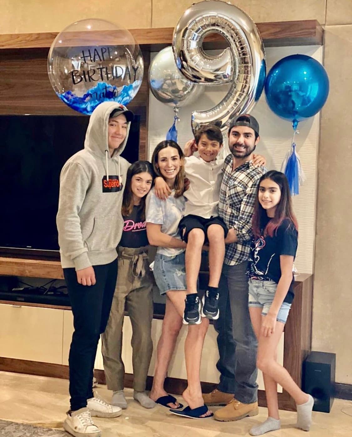 Hija y esposa de Ernesto D'Alessio confirman ser positivas a Covid-19, luego de viajar a Cancún