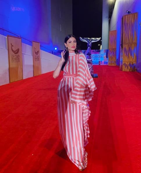 En Los Cabos Film Festival 2019, Bárbara lució un vestido de Yoemor, que acompañó con accesorios de Fernado Rodríguez.