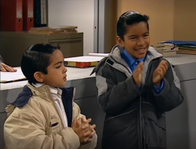 La primera telenovela en la que participó fue en 'Misión S.O.S.' en la que dio vida a 'Alejandro Ortega', en 2004.