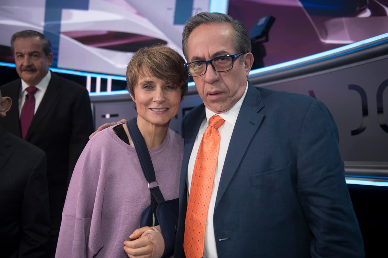 Pero la fantica de fanáticas fue Denise Maerker, quien se retrató con 'El Teacher'...