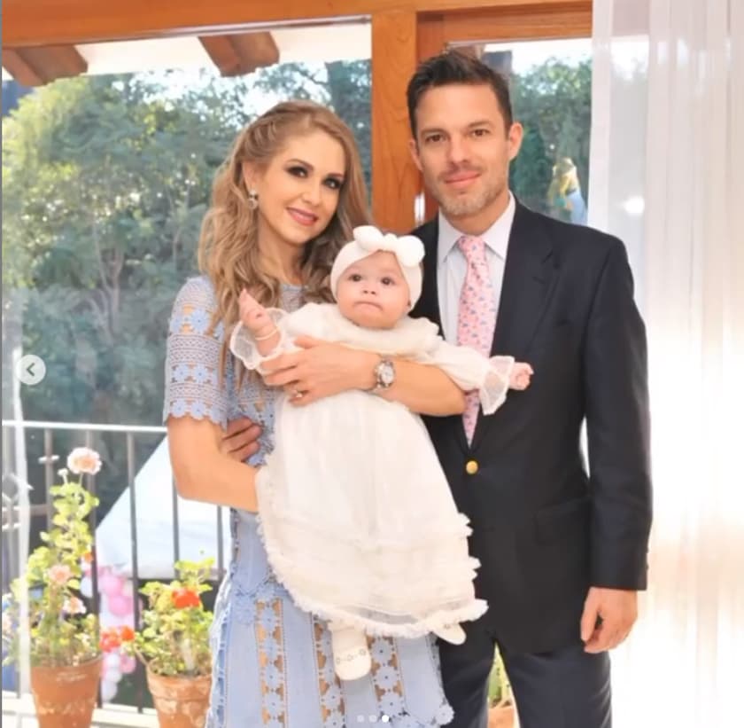 Martina celebró su bautizó en diciembre de 2019 y ya tiene un par de dientes, además de que ha cautivado a los seguidores de sus padres debido al gran parecido que tiene su progenitor.