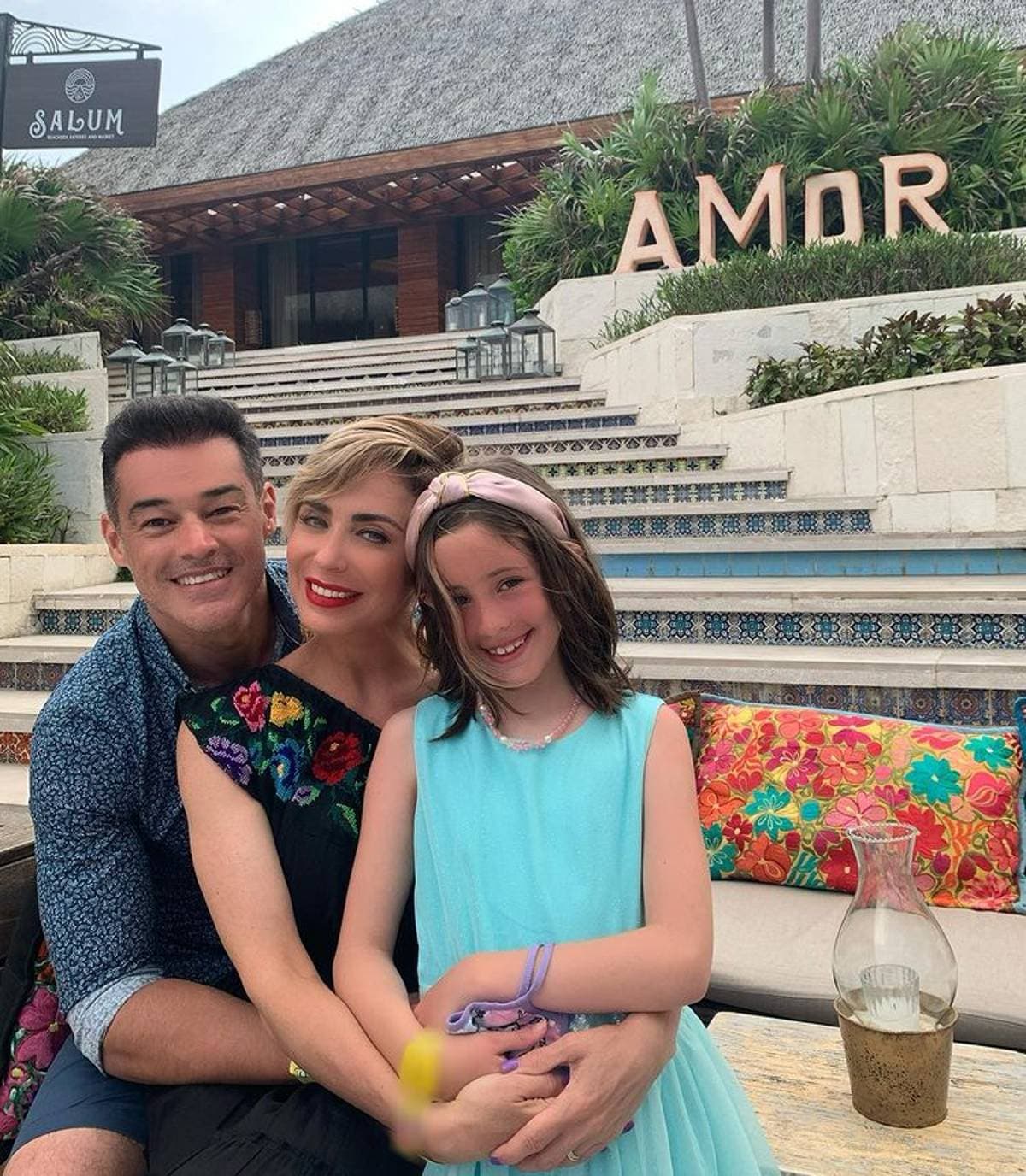 Como fruto de esta relación, el 24 de junio de 2013, Carmen Muñoz y Juan Ángel Esparza se convirtieron en padres de Cosette, quien ahora, con ocho años de edad, constantemente llama la atención en las redes sociales de sus padres.