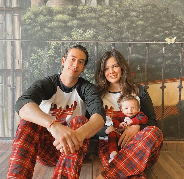 Lucca, con tan solo cinco meses de edad, se ha convertido en toda una celebridad de redes sociales, pues en su cuenta de Instagram registra poco más de 195 mil seguidores, quienes con cada publicación que hacen sus famosos padres, terminan enamorados del bebé.