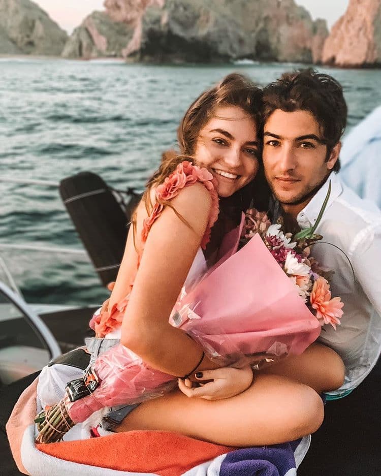 Sofía Castro y Juan Pablo Gil anunciaron su noviazgo en Instagram, poniendo como fecha de inicio el 17 de abril de 2019.