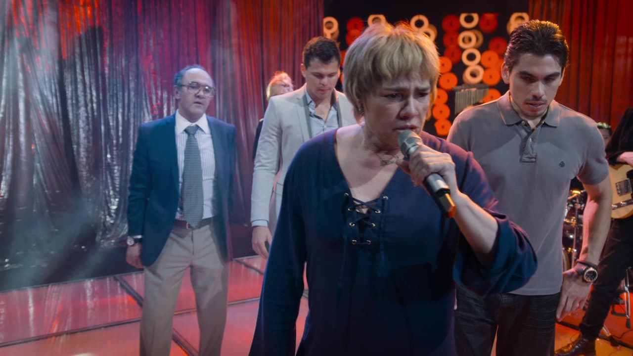 Lupita miente y se golpea para no cantar en uno de sus conciertos. Su enojo es tal que se atreve a agredir a su público.