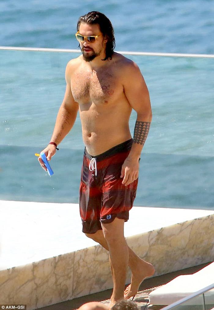 Jason Momoa, la estrella de ‘Game of Thrones’ y ‘Aquaman’, fue captado por los paparazzi en traje de baño, ¿qué tal?
