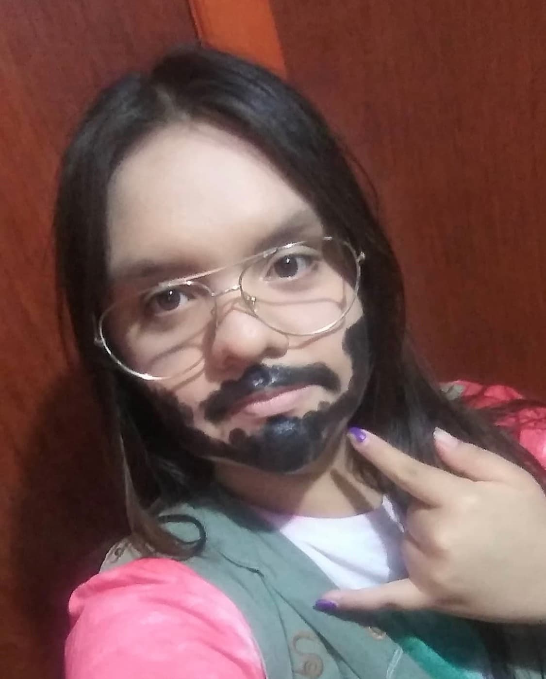 Esta dinámica demostró toda la creatividad que pueden tener los más pequeños, tal y como lo demostró esta niña que eligió vestirse como 'Adolfo'.