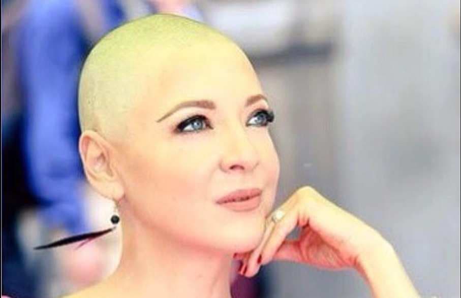 En esta entrevista, Edith González recuerda a su padre, quien la inspiró a enfrentar el cáncer con valentía