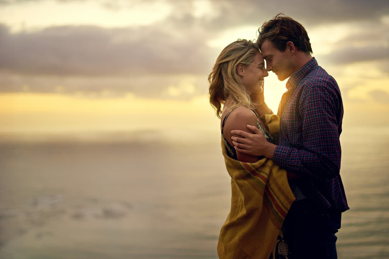 GÉMINIS. Deja a un lado los problemas amorosos. Los que tienen pareja saldrán de viaje con ella de vacaciones, mientras que los que están solteros seguirán así hasta que llegue la persona indicada.