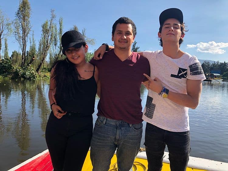 El hijo mayor de la cubana está alejado de los reflectores, pero a través de su cuenta de Instagram comparte algunos momentos en familia y con su novia.
