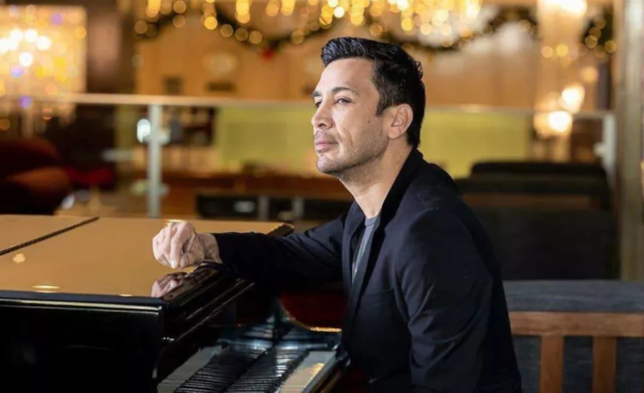 Francisco Cantú, cantante mexicano.