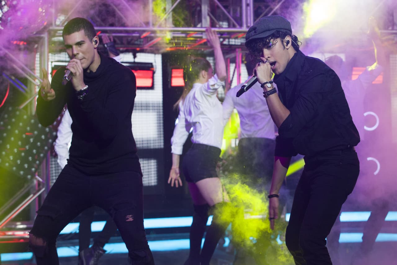 CNCO deleitó con temas como 'Sólo yo', 'Hey DJ' y 'Reggaeton lento', arrancando gritos de todas sus fans