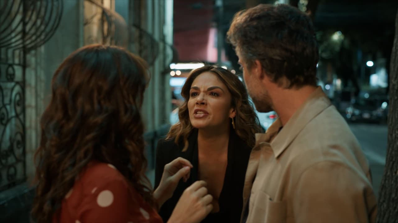 Lía explota contra Mónica