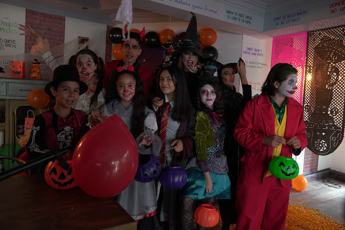 Ethan Grim, Tania Nicole, Fer Ferruzca y LOT también estuvieron presentes.