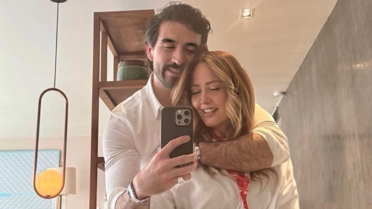 Andrea Legarreta impacta con romántica fotografía junto a su novio Luis Carlos Origel