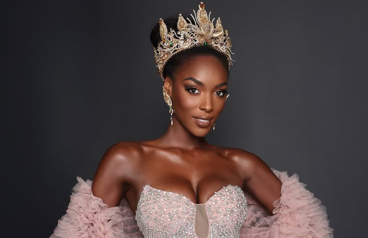 Olivia Yace, Miss Costa de Márfil.