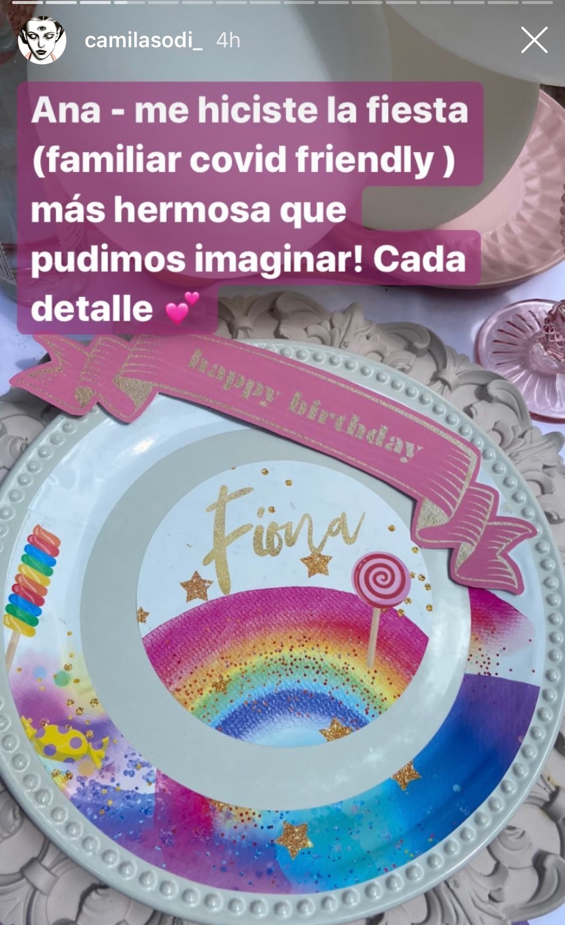 Con cientos de arcoíris y muchas golosinas decoradas con esta figura, la fiesta infantil de Fiona consiguió retratar un verdadero 'Mundo de Caramelos'.