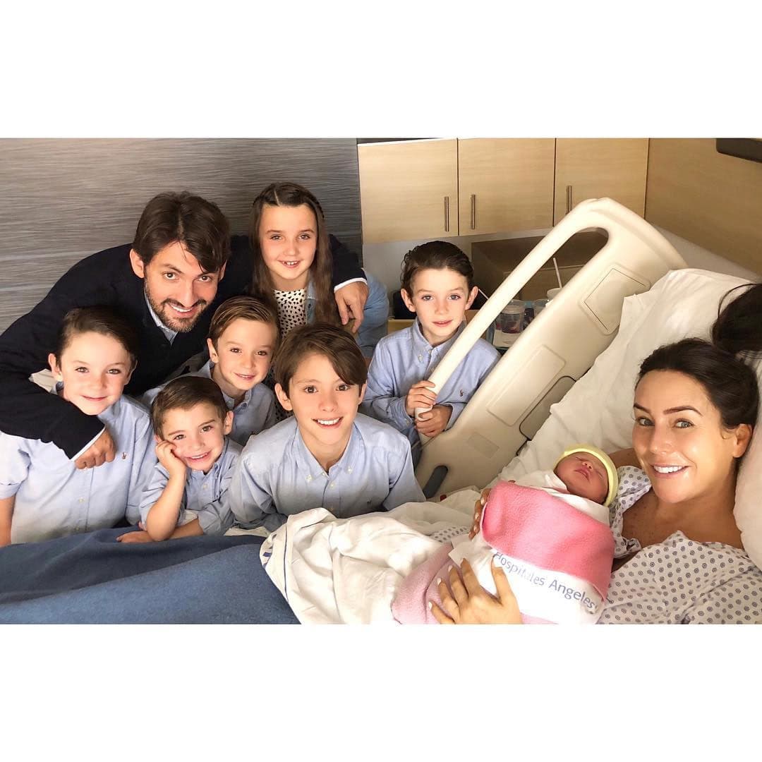 El 18 de junio de 2018, Inés anunció el nacimiento de su hija a través de Instagram y un día después su familia acudió al hospital para conocer a María.