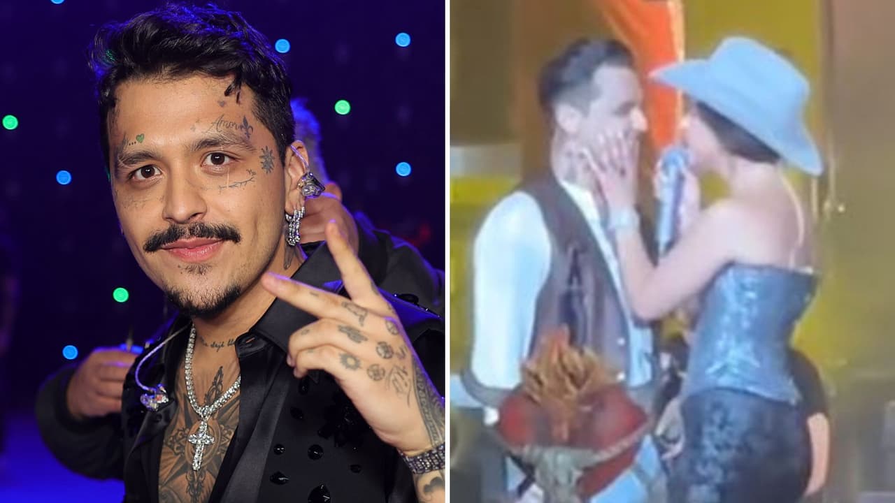 Christian Nodal y Ángela Aguilar, nerviosos, se dan su primer beso en la boca frente al público