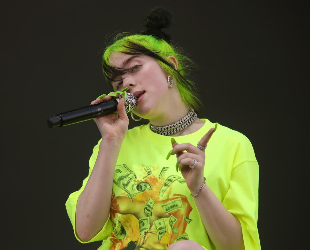 Billie Eilish cumple 18 años y muestra a sus fans su adorable etapa de bebé