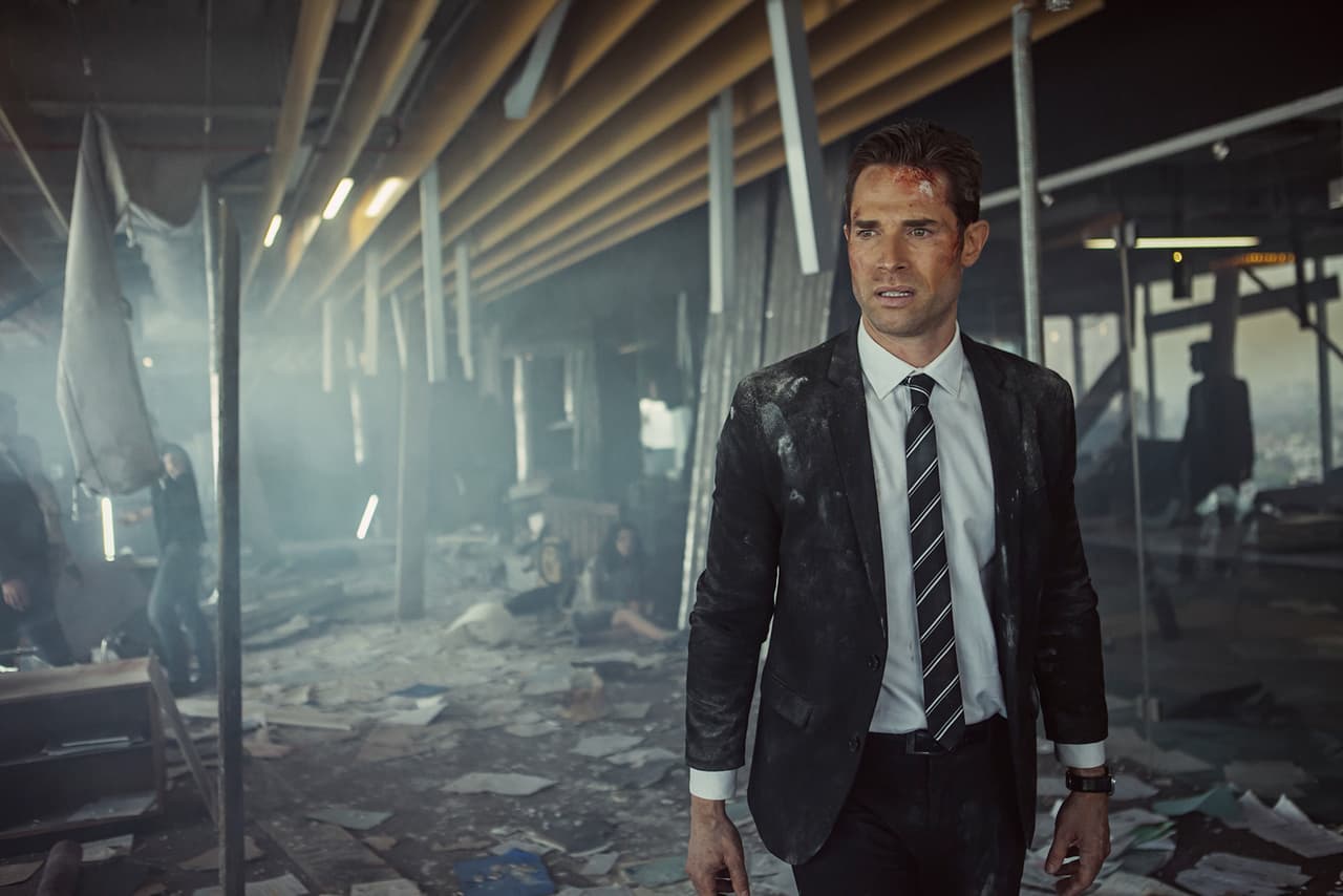 En fotos: Sebastián Rulli e Irina Baeva graban la explosión del gran inicio de El Dragón