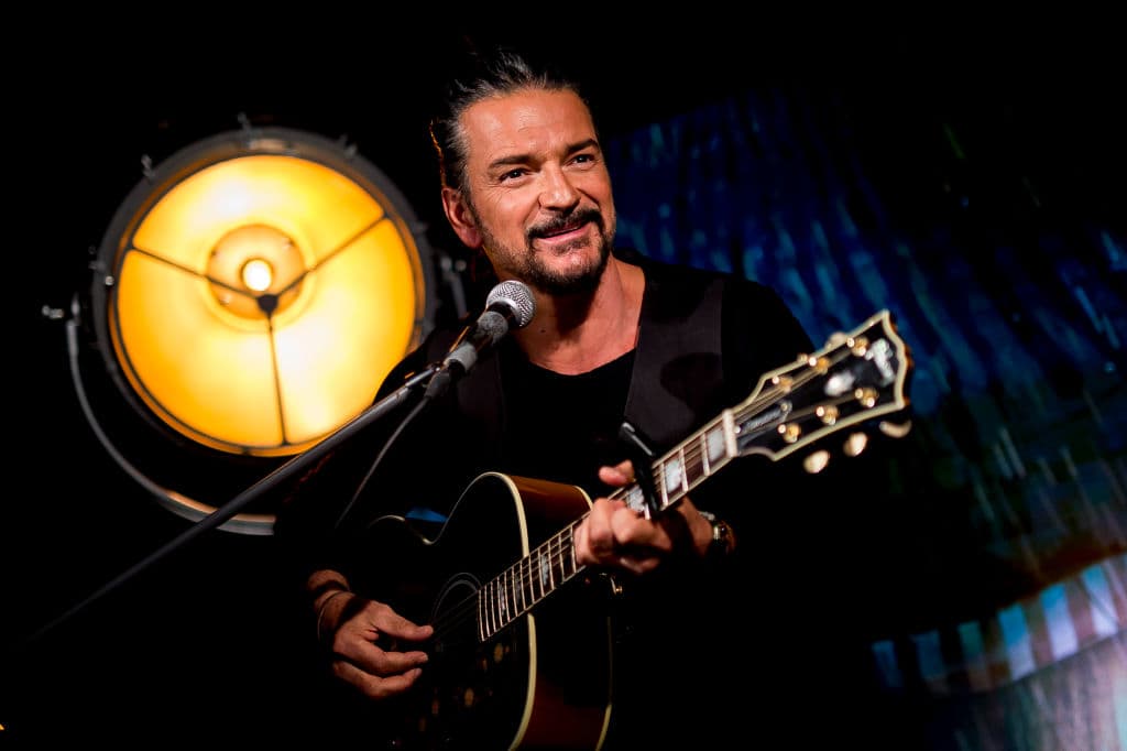 Ricardo Arjona emociona a sus fans con adelanto de su nuevo álbum 'Blanco y Negro'
