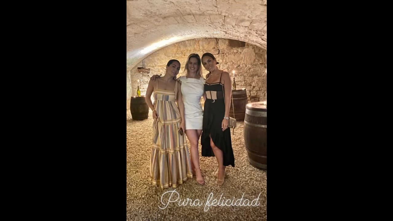 Claudia Godínez fue otra que viajó a París para acompañar a Altair Jarabo en su boda y aunque no publicó imágenes del enlace, sí reposteó algunas en las que destacaron lo contentas que estaban por el enlace de la actriz: ‘Pura felicidad’.