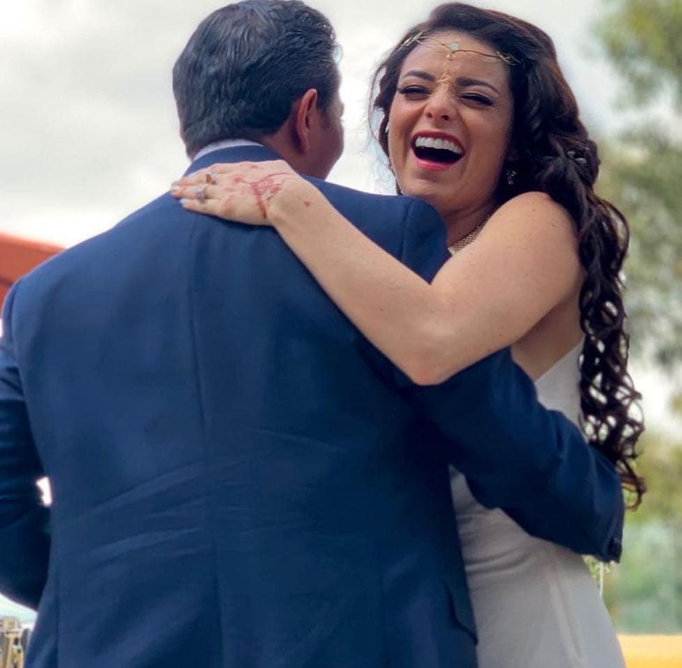 De acuerdo con las publicaciones de Violeta Isfel, su esposo no forma parte del mundo del espectáculo. Incluso, apenas el pasado 8 de marzo, lo presentó en Instagram.